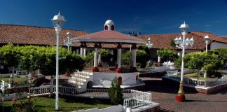 Guachinango’s plaza speaks of peace and prosperity.