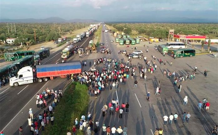 Highway blockade in San Luis Potosí
