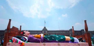 The giant likeness of Frida Kahlo, part of the weekend exhibition in Mexico City.