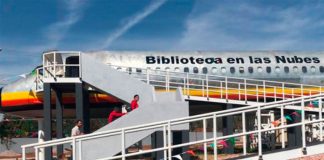 The repurposed airplane in Ciudad Hidalgo. 'library in the clouds.'
