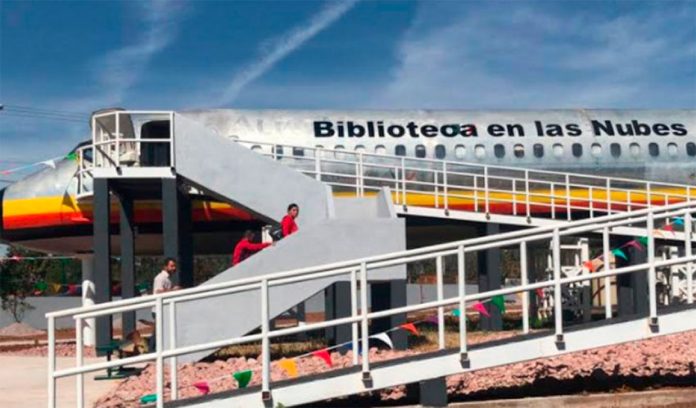 The repurposed airplane in Ciudad Hidalgo. 'library in the clouds.'