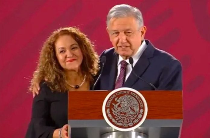 Martínez leveled her accusations of corruption this morning at the presidential press conference.