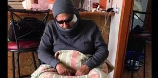 The mayor applies for social security benefit.