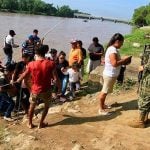 Migrants at the southern border: some are paying large sums of money to smugglers.