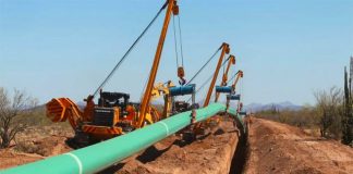 Industry is waiting for natural gas to arrive through the new Texas-Tuxpan pipeline, but legal action has delayed the movement of gas.
