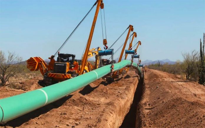 Industry is waiting for natural gas to arrive through the new Texas-Tuxpan pipeline, but legal action has delayed the movement of gas.