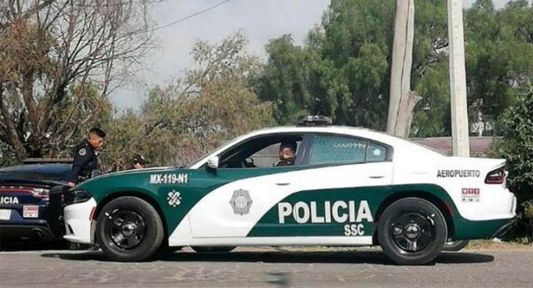 Mexico City patrol cars go for green and white color scheme Mexico City patrol cars go for green and white color scheme