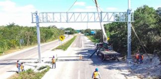 One of Yucatán's existing highway security gantries.