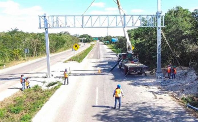 One of Yucatán's existing highway security gantries.