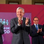 Bartlett, left, and López Obrador applaud agreement with pipeline companies.