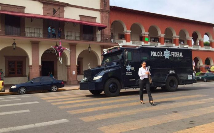 Police on patrol at the Apatzingán municipal palace in 2015.