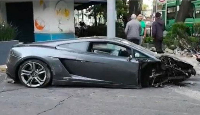 Driver flees, abandons Lamborghini after accident in Mexico City