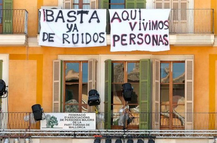 'Enough noise. People live here,' reads a sign in Mexico City.