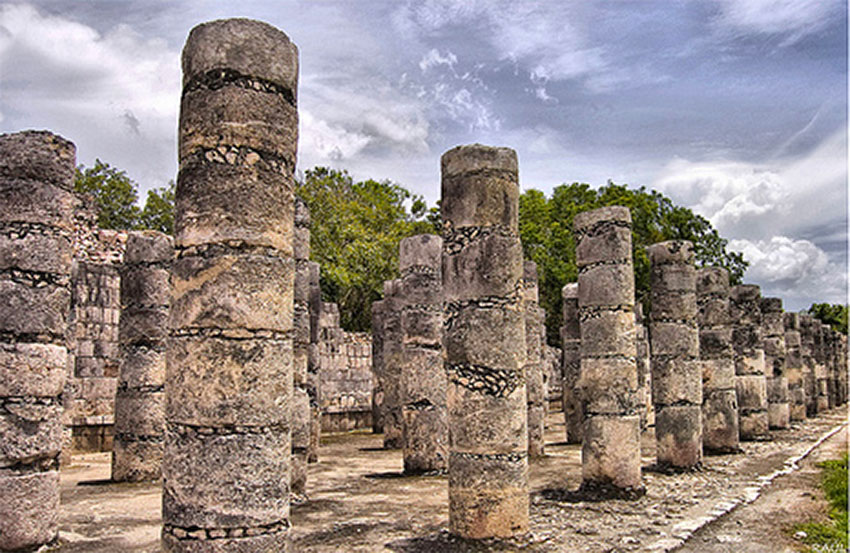Damage at the site was located near Las Columnas (the columns).