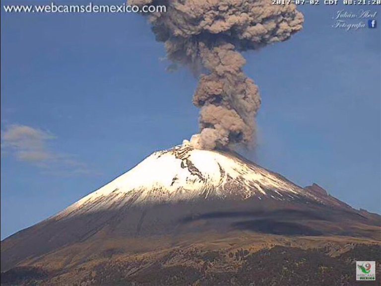 A Dozen Climbers Reach Summit Of El Popo Volcano, Enter Crater