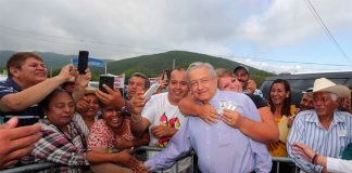 The president gets a warm welcome in Tamaulipas.
