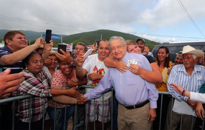 The president gets a warm welcome in Tamaulipas.