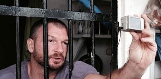 Beresford shot footage from his Cancún prison cell for a television feature.
