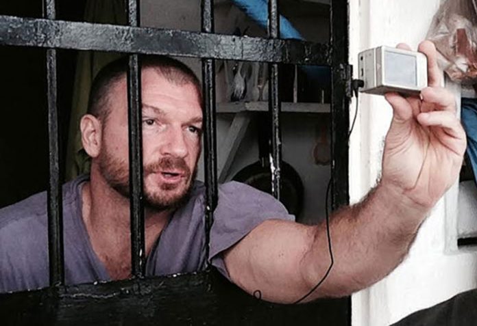 Beresford shot footage from his Cancún prison cell for a television feature.