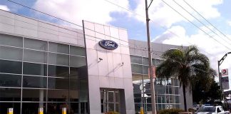 Celaya Ford dealership remains closed after a commando attack.