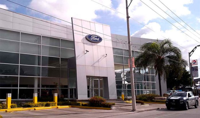Celaya Ford dealership remains closed after a commando attack.