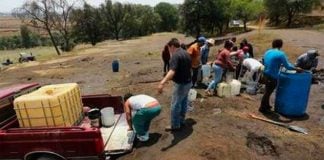 People steal fuel from a pipeline