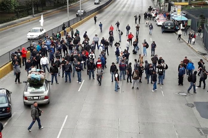 Federal Police blockade the Circuito Interior on Friday.