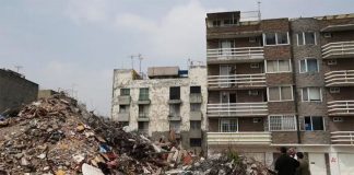 Quake damage in Iztapalapa. Some people want to move away.