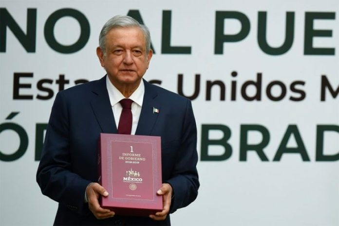 President López Obrador with his first annual report.