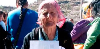 81-year-old graduate Ernestina Díaz.