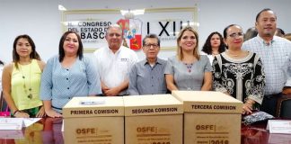 Personnel of the Tabasco auditor's office with their completed report.