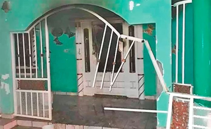 A house in Guaymas that came under attack by a commando.