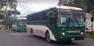Flecha Roja buses were pressed into service by students this week.