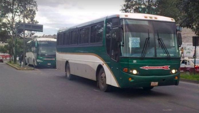 Flecha Roja buses were pressed into service by students this week.