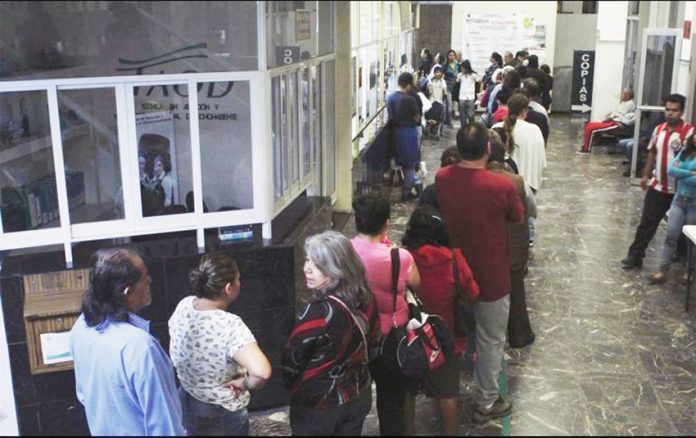 Lineup for a dengue check in Jalisco.