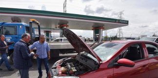 One of the vehicles affected by water in the gasoline at México state Pemex station.