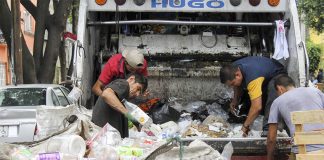 Garbage is sorted in Mexico City.