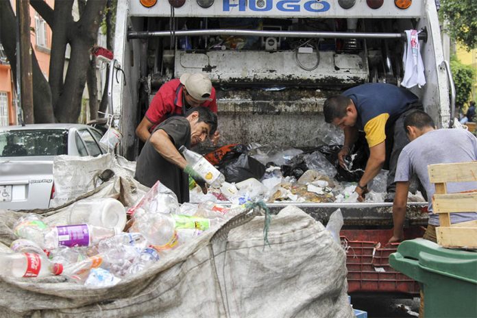 Garbage is sorted in Mexico City.