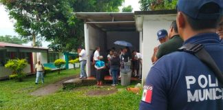 Police attend the robbery of a Chiapas secondary school.