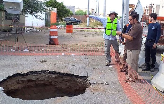 The Hermosillo sinkhole into which a cyclist plunged.