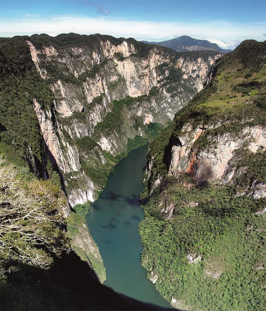 The Sumidero Canyon, formed by 1,000-meter-high cliffs on either side of the Grijalva river.