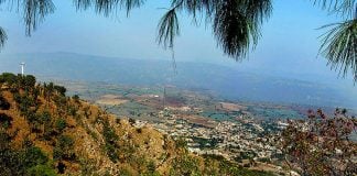 “Great grandmas and 5-year-olds” hike up from Amatitán to the cross once a year.