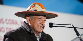 President López Obrador announces roadwork while in Nayarit on Sunday.