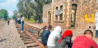 Students block trains in Michoacán.