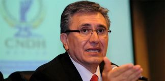 Outgoing rights commission chief González.