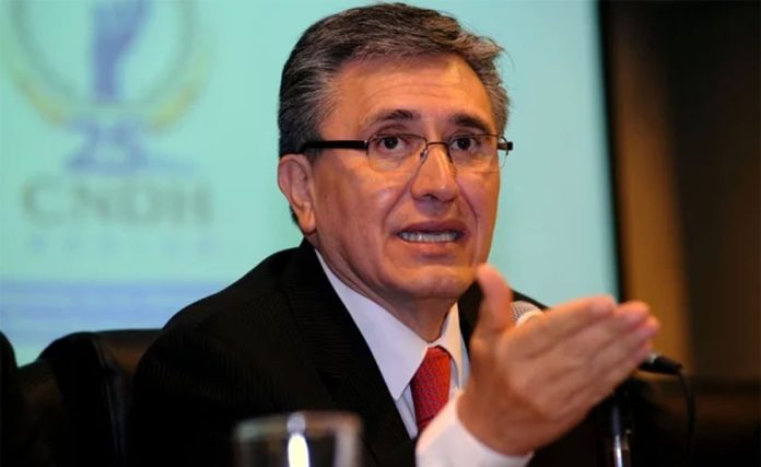 Outgoing rights commission chief González.