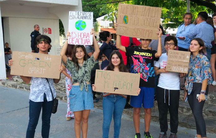 Students say no to mega-hotel project in Cancún.
