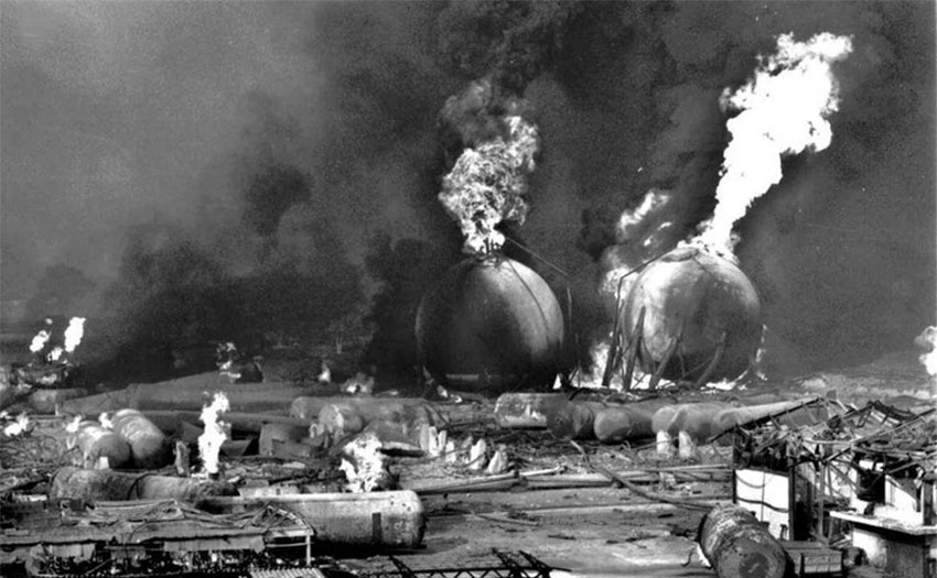 Gas tanks burn at the Pemex plant in San Juanico.