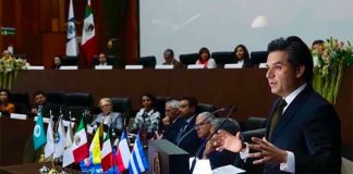 IMSS chief Robledo announces plans for new hospitals.