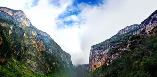 The imposing Sumidero Canyon lies northeast of Tuxtla Gutiérrez, Chiapas.